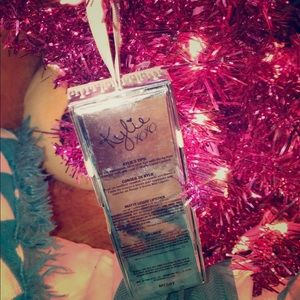 Limited holiday edition Kylie “Merry”